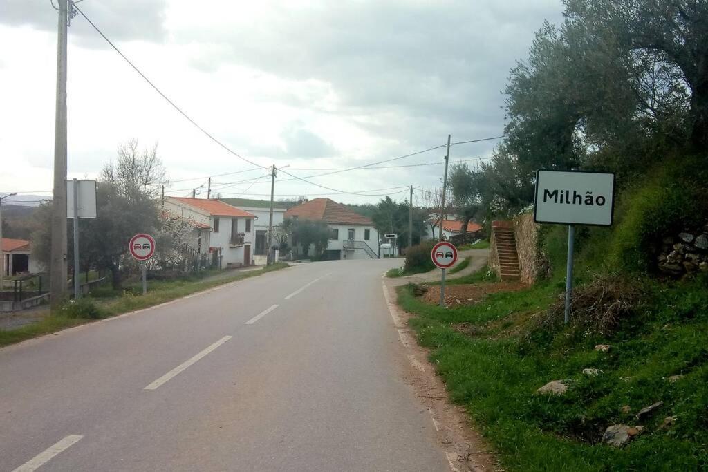 Апартаменты Casa Da Oliveira Milhao Экстерьер фото